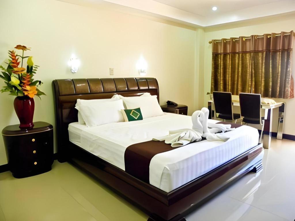 The Premiere Business Hotel Kalibo Extérieur photo