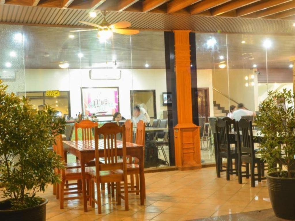 The Premiere Business Hotel Kalibo Extérieur photo