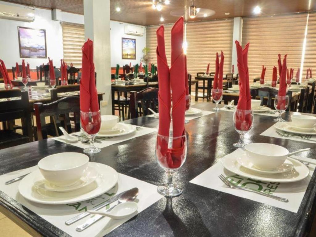 The Premiere Business Hotel Kalibo Extérieur photo